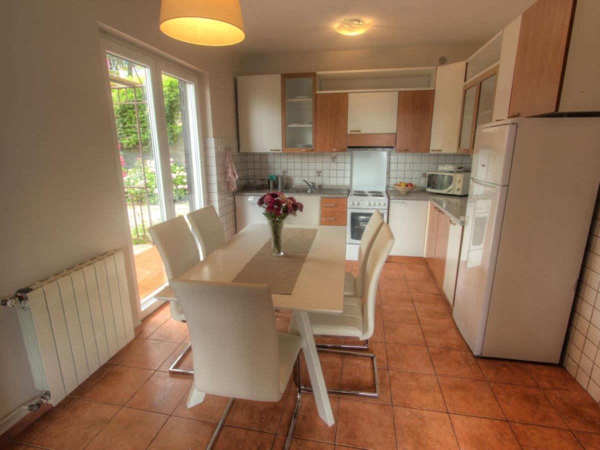 Apartman Lena โอปาติยา ภายนอก รูปภาพ